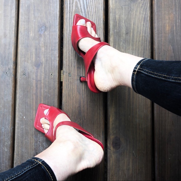 NWT cherry red leather square toe thong 3” kitty heel discontinued toe loop FIRM - Picture 11 of 15